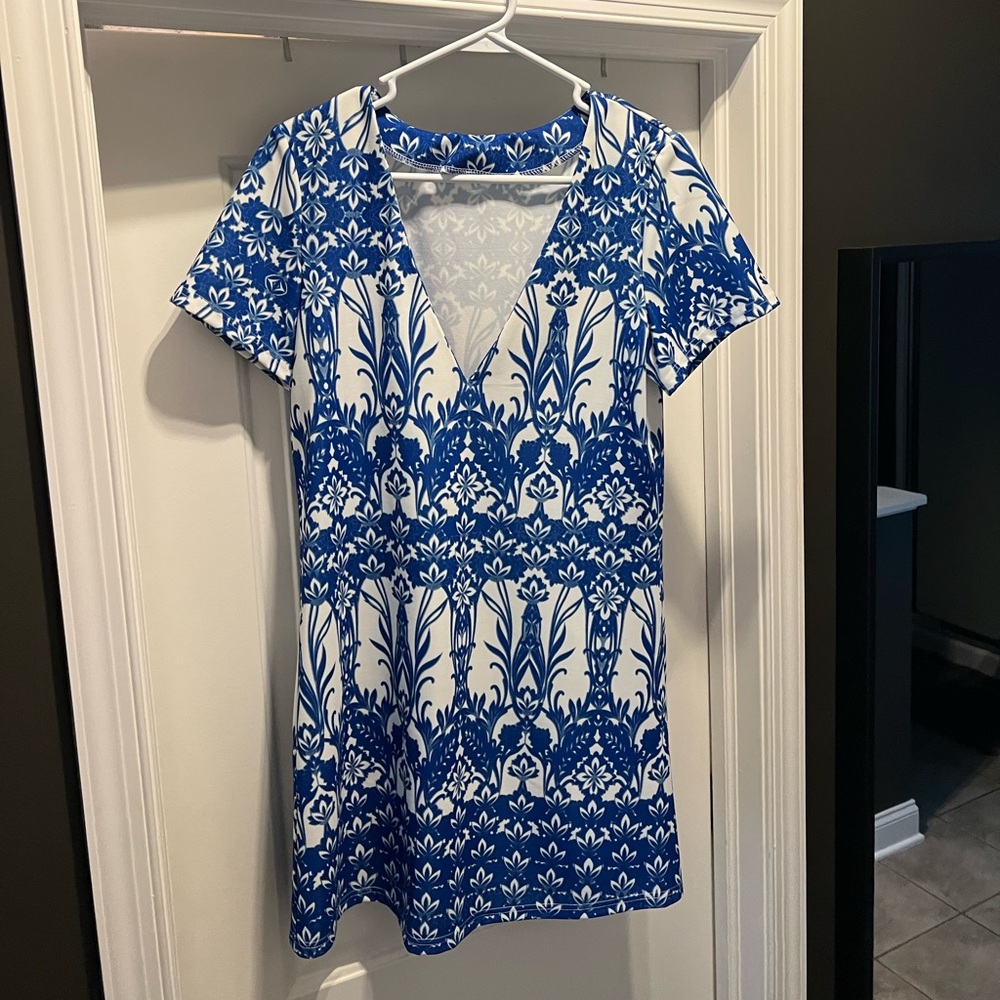 Beautiful little cocktail dress!